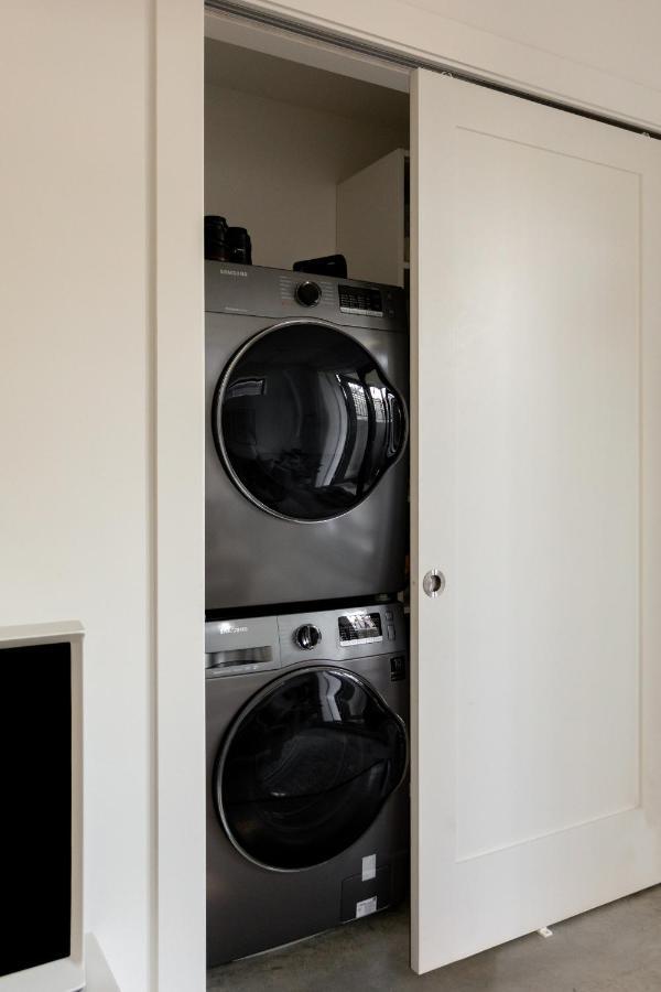 Welcome To Kinn Apartment - Lovely One Bedroom Vancouver Eksteriør bilde