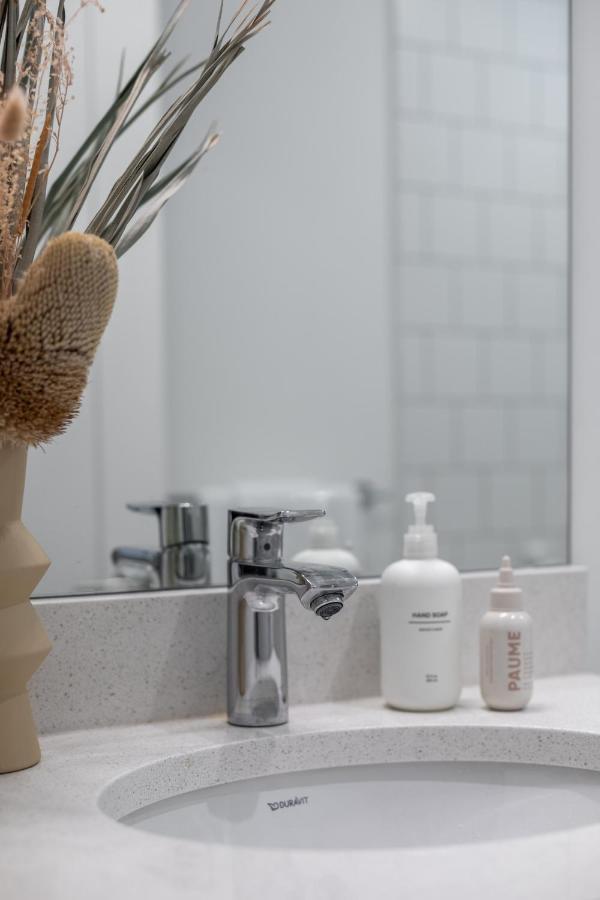 Welcome To Kinn Apartment - Lovely One Bedroom Vancouver Eksteriør bilde
